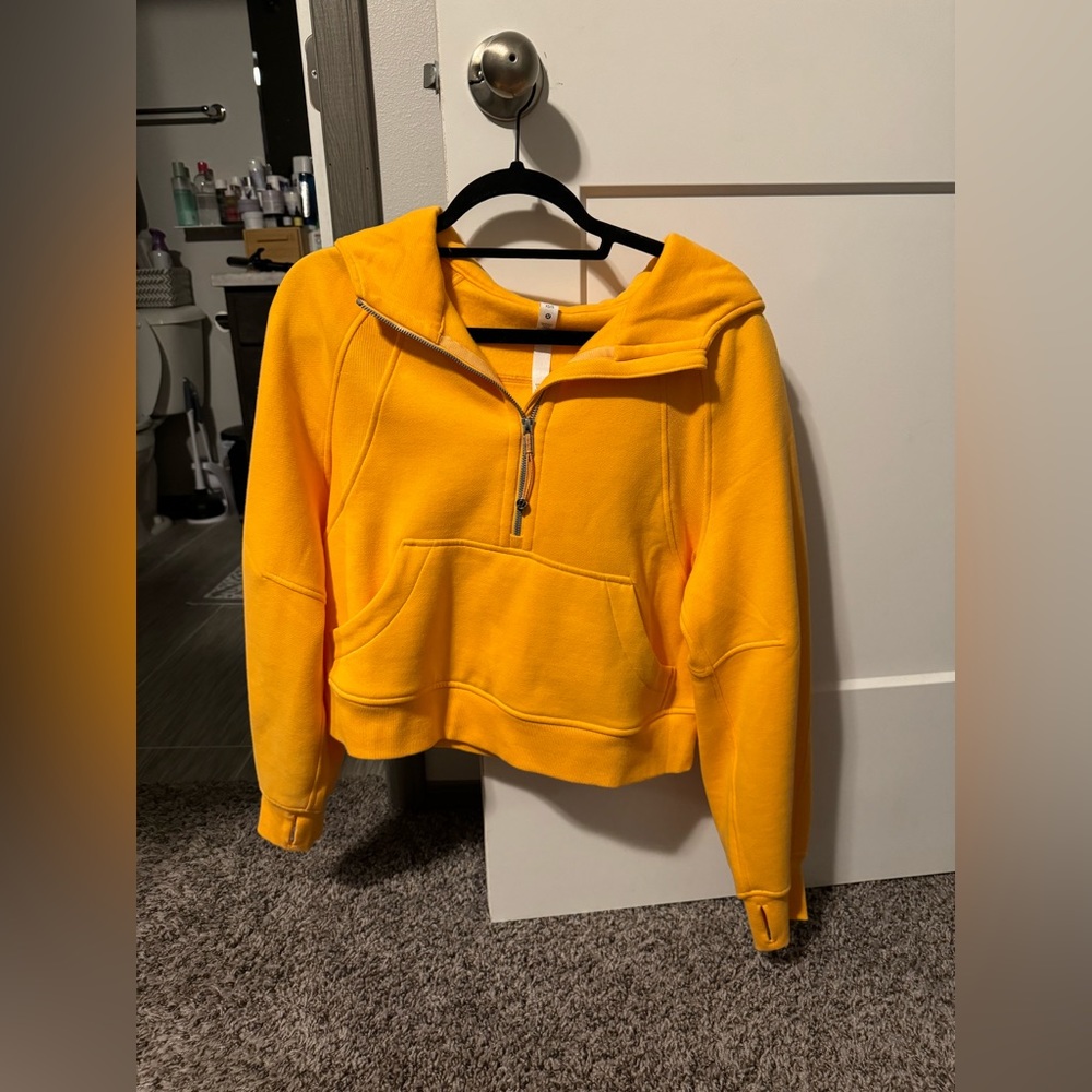 Lululemon Scuba XS/S in Mango Dream